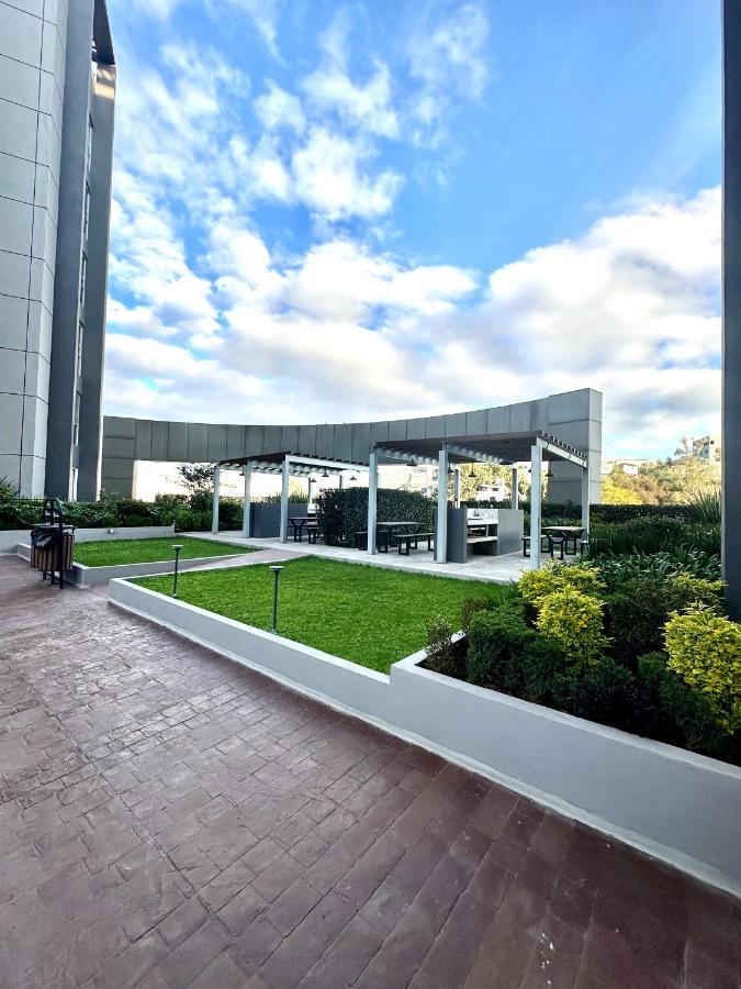 Entire Luxurious Apartment In Shopping Mall Мехико Экстерьер фото