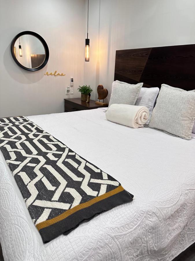 Entire Luxurious Apartment In Shopping Mall Мехико Экстерьер фото