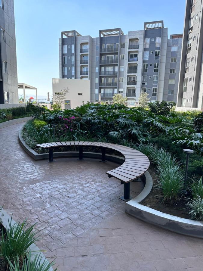 Entire Luxurious Apartment In Shopping Mall Мехико Экстерьер фото