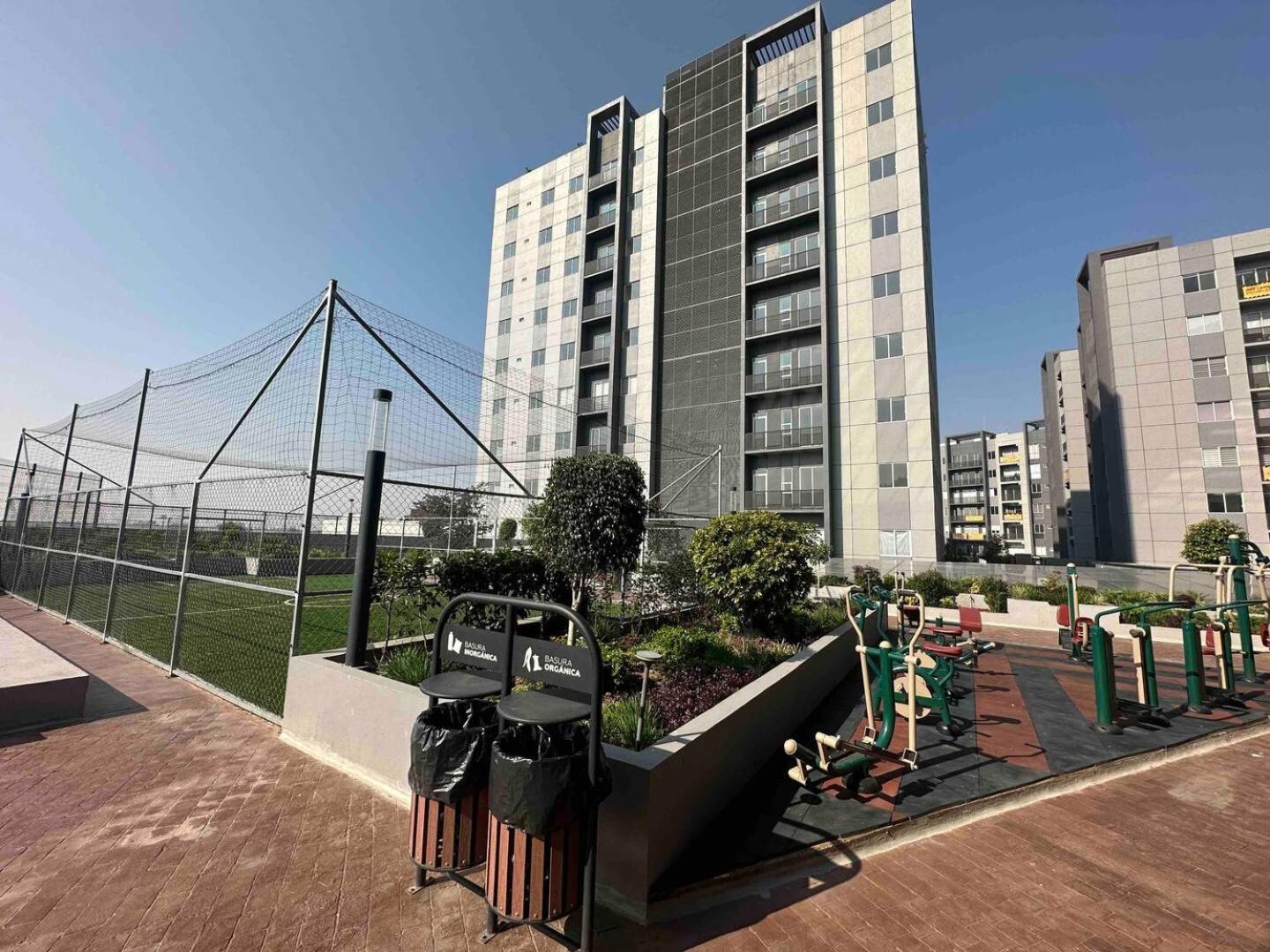 Entire Luxurious Apartment In Shopping Mall Мехико Экстерьер фото